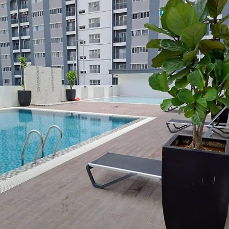 Impiana Homestay Near Putrajaya, Cyberjaya, Musliem Only,Wifi,Netflix Kampung Dengkil Eksteriør billede