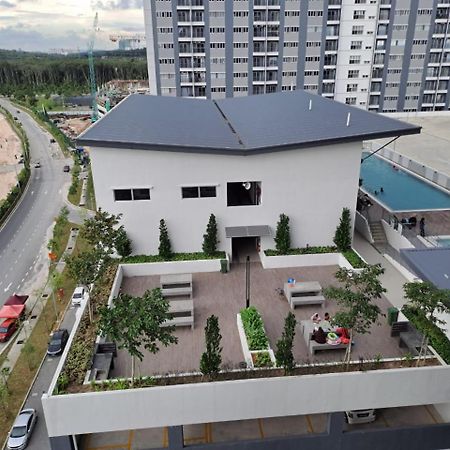 Impiana Homestay Near Putrajaya, Cyberjaya, Musliem Only,Wifi,Netflix Kampung Dengkil Eksteriør billede
