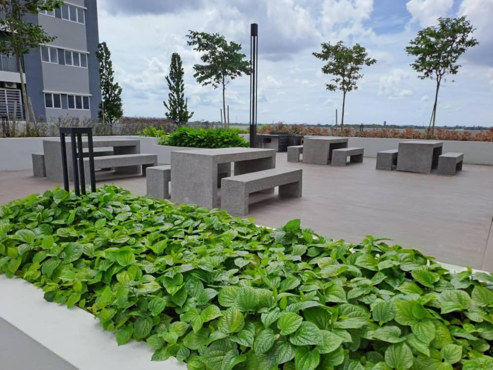 Impiana Homestay Near Putrajaya, Cyberjaya, Musliem Only,Wifi,Netflix Kampung Dengkil Eksteriør billede