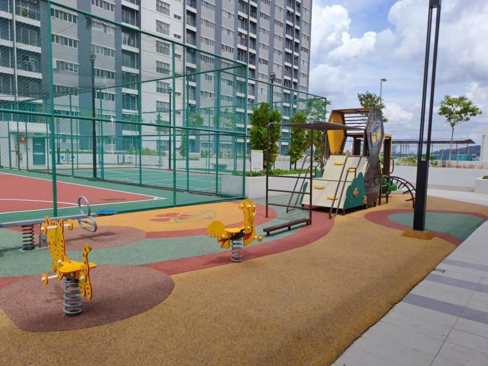 Impiana Homestay Near Putrajaya, Cyberjaya, Musliem Only,Wifi,Netflix Kampung Dengkil Eksteriør billede