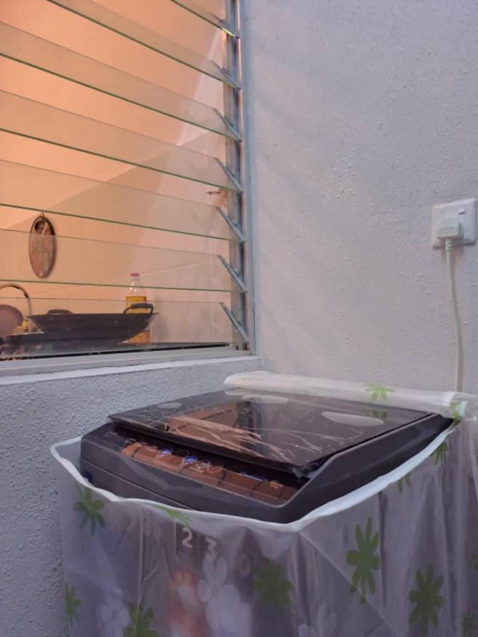 Impiana Homestay Near Putrajaya, Cyberjaya, Musliem Only,Wifi,Netflix Kampung Dengkil Eksteriør billede