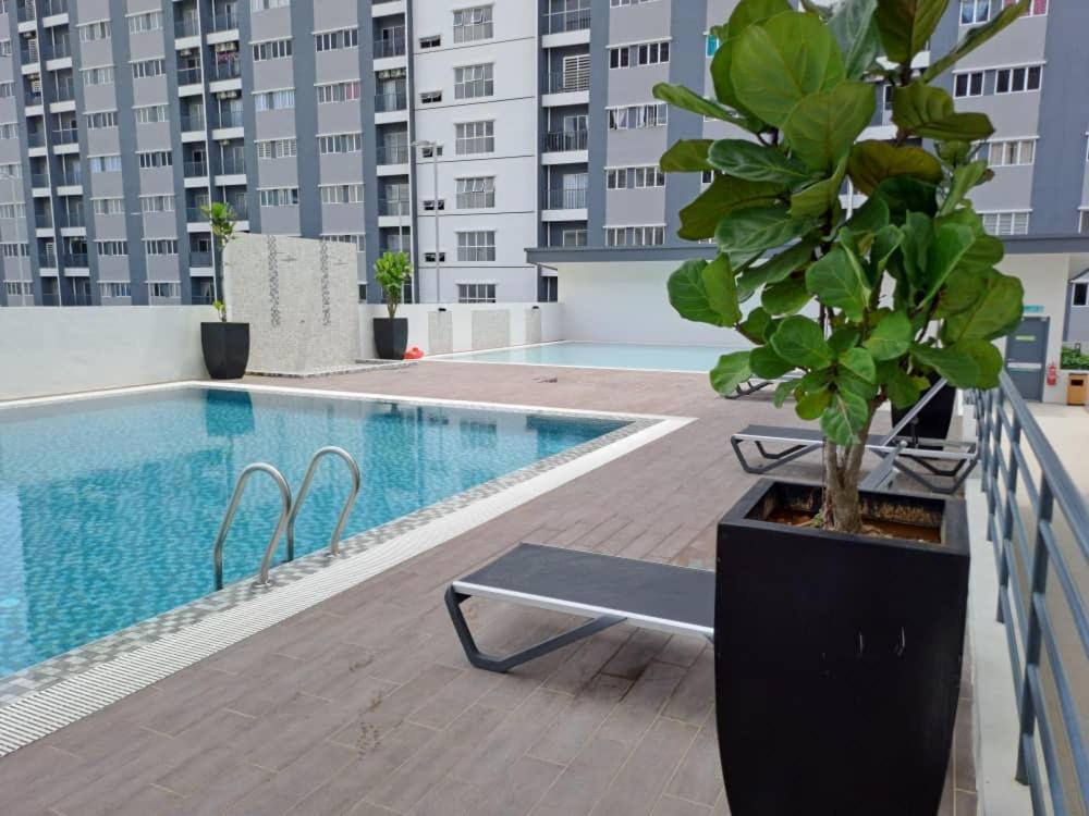 Impiana Homestay Near Putrajaya, Cyberjaya, Musliem Only,Wifi,Netflix Kampung Dengkil Eksteriør billede
