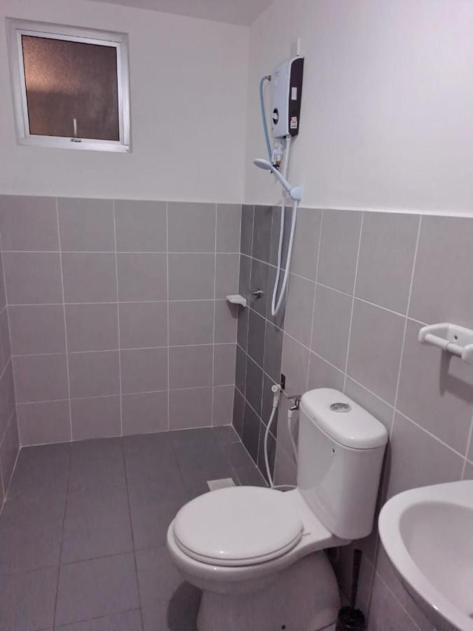 Impiana Homestay Near Putrajaya, Cyberjaya, Musliem Only,Wifi,Netflix Kampung Dengkil Eksteriør billede