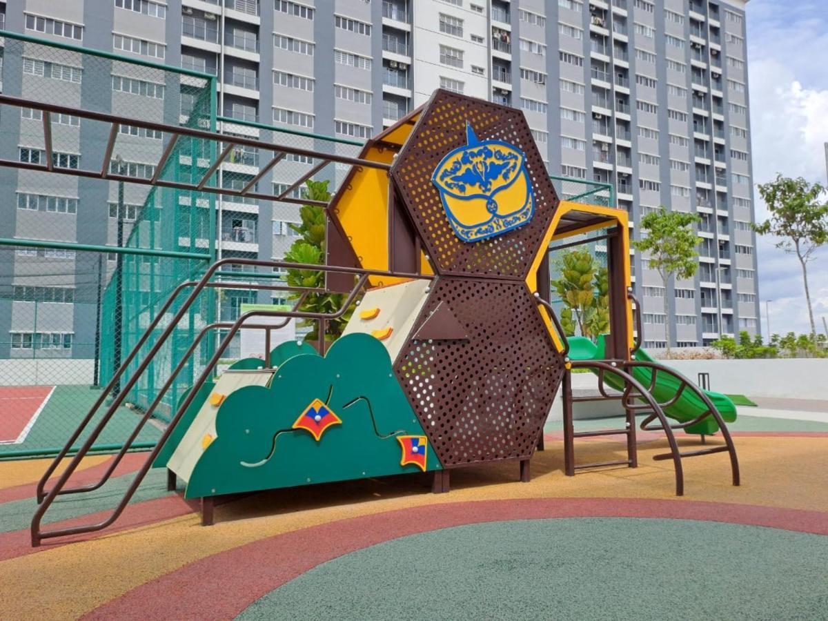 Impiana Homestay Near Putrajaya, Cyberjaya, Musliem Only,Wifi,Netflix Kampung Dengkil Eksteriør billede
