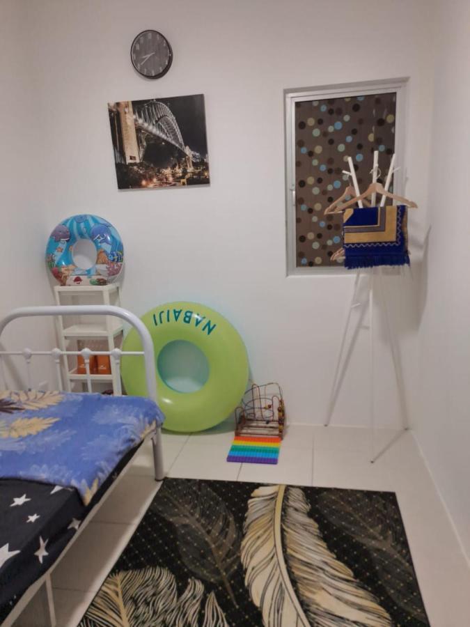 Impiana Homestay Near Putrajaya, Cyberjaya, Musliem Only,Wifi,Netflix Kampung Dengkil Eksteriør billede