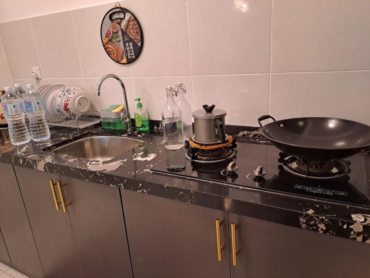 Impiana Homestay Near Putrajaya, Cyberjaya, Musliem Only,Wifi,Netflix Kampung Dengkil Eksteriør billede