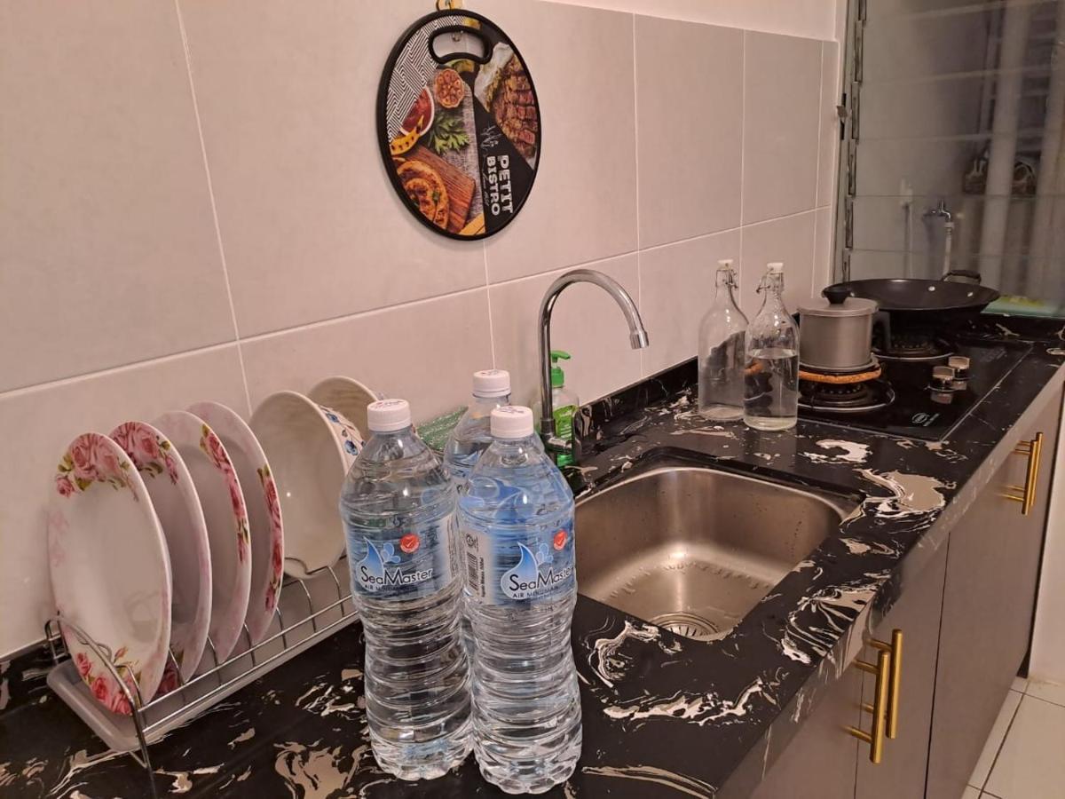 Impiana Homestay Near Putrajaya, Cyberjaya, Musliem Only,Wifi,Netflix Kampung Dengkil Eksteriør billede