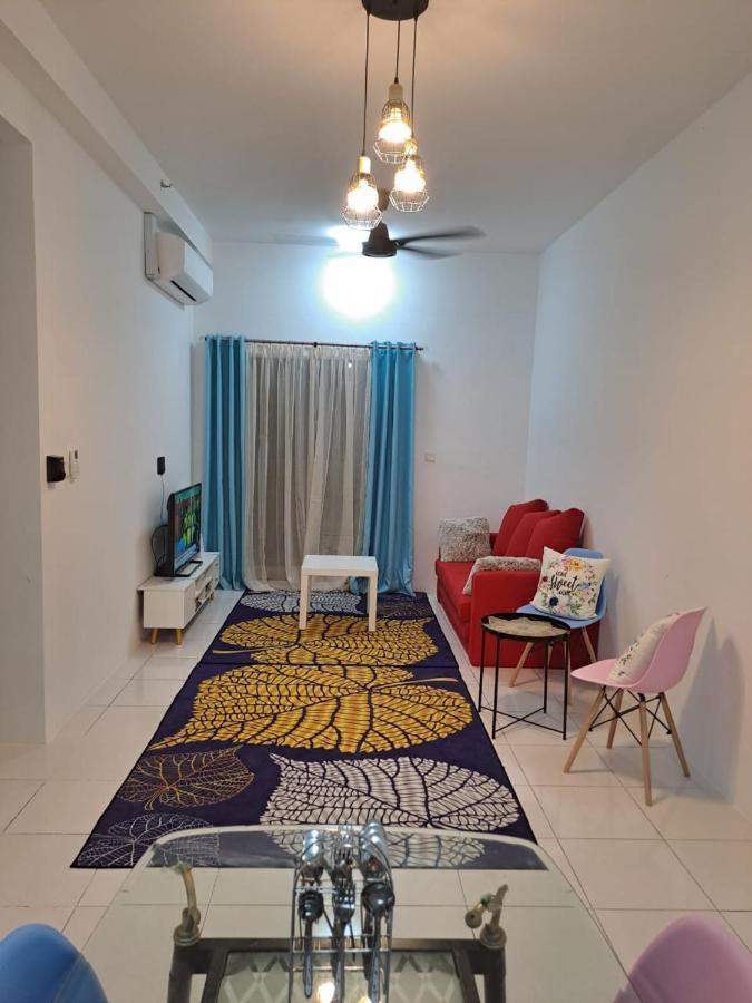 Impiana Homestay Near Putrajaya, Cyberjaya, Musliem Only,Wifi,Netflix Kampung Dengkil Eksteriør billede