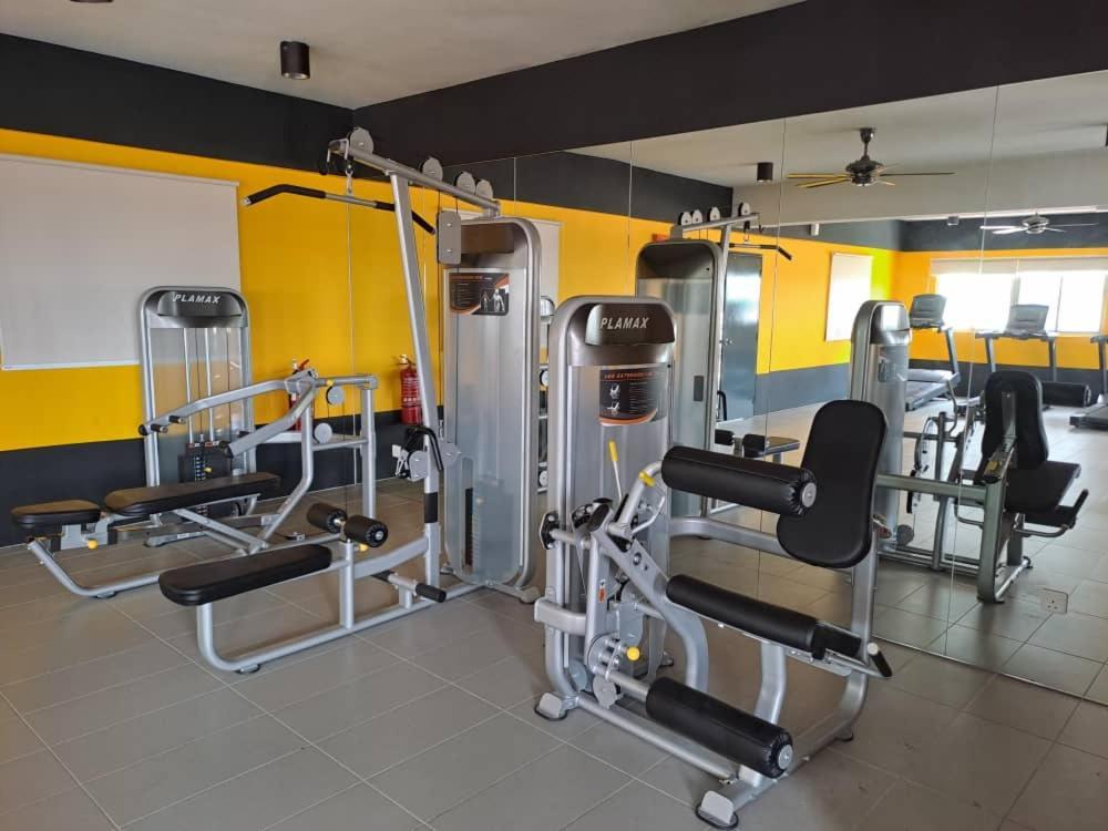 Impiana Homestay Near Putrajaya, Cyberjaya, Musliem Only,Wifi,Netflix Kampung Dengkil Eksteriør billede