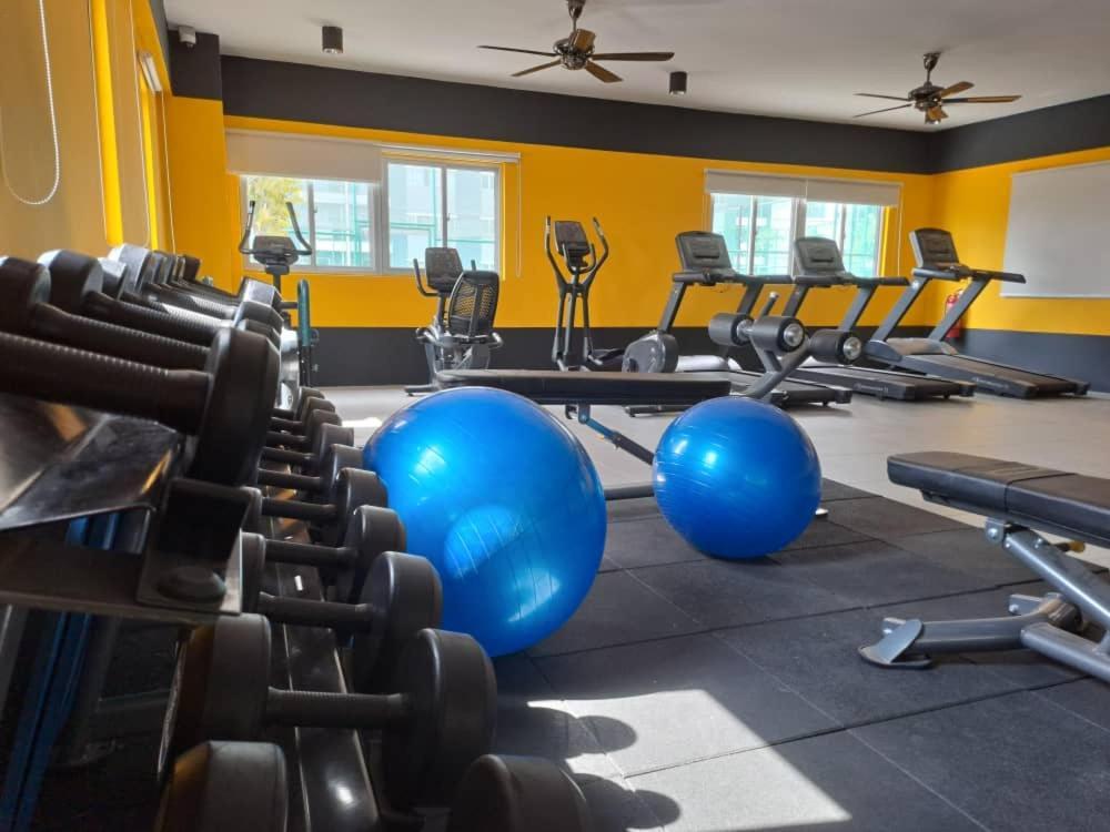 Impiana Homestay Near Putrajaya, Cyberjaya, Musliem Only,Wifi,Netflix Kampung Dengkil Eksteriør billede