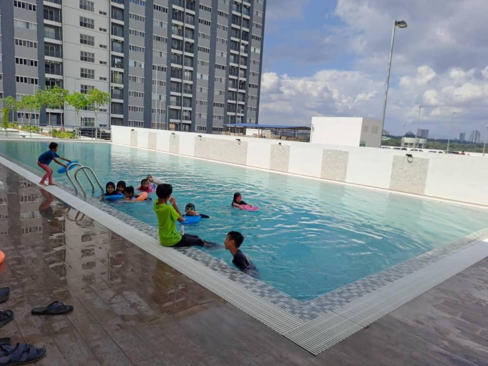 Impiana Homestay Near Putrajaya, Cyberjaya, Musliem Only,Wifi,Netflix Kampung Dengkil Eksteriør billede