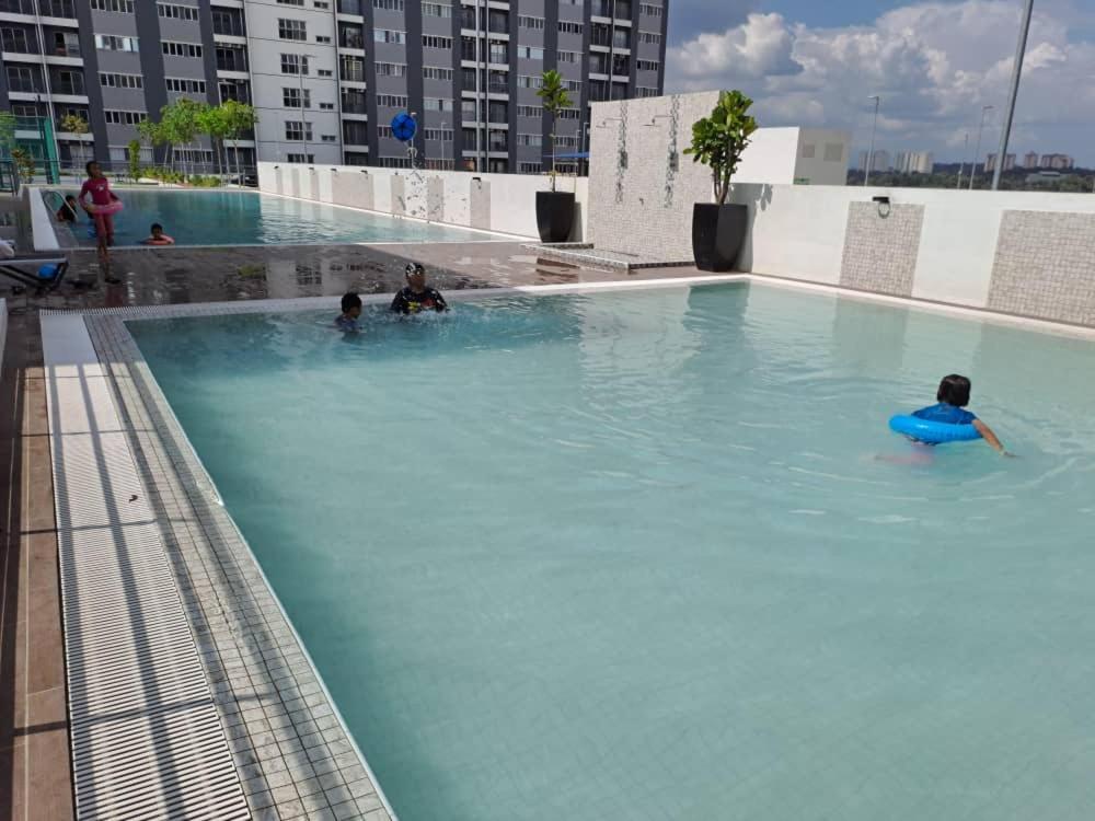Impiana Homestay Near Putrajaya, Cyberjaya, Musliem Only,Wifi,Netflix Kampung Dengkil Eksteriør billede