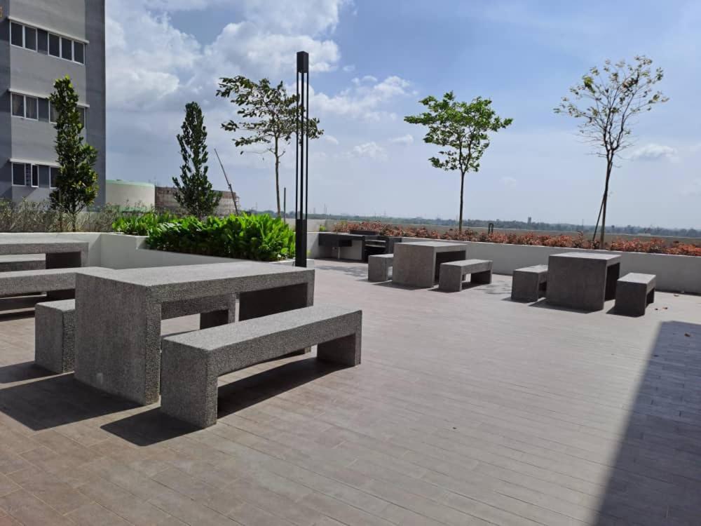 Impiana Homestay Near Putrajaya, Cyberjaya, Musliem Only,Wifi,Netflix Kampung Dengkil Eksteriør billede
