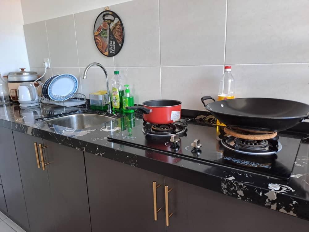 Impiana Homestay Near Putrajaya, Cyberjaya, Musliem Only,Wifi,Netflix Kampung Dengkil Eksteriør billede