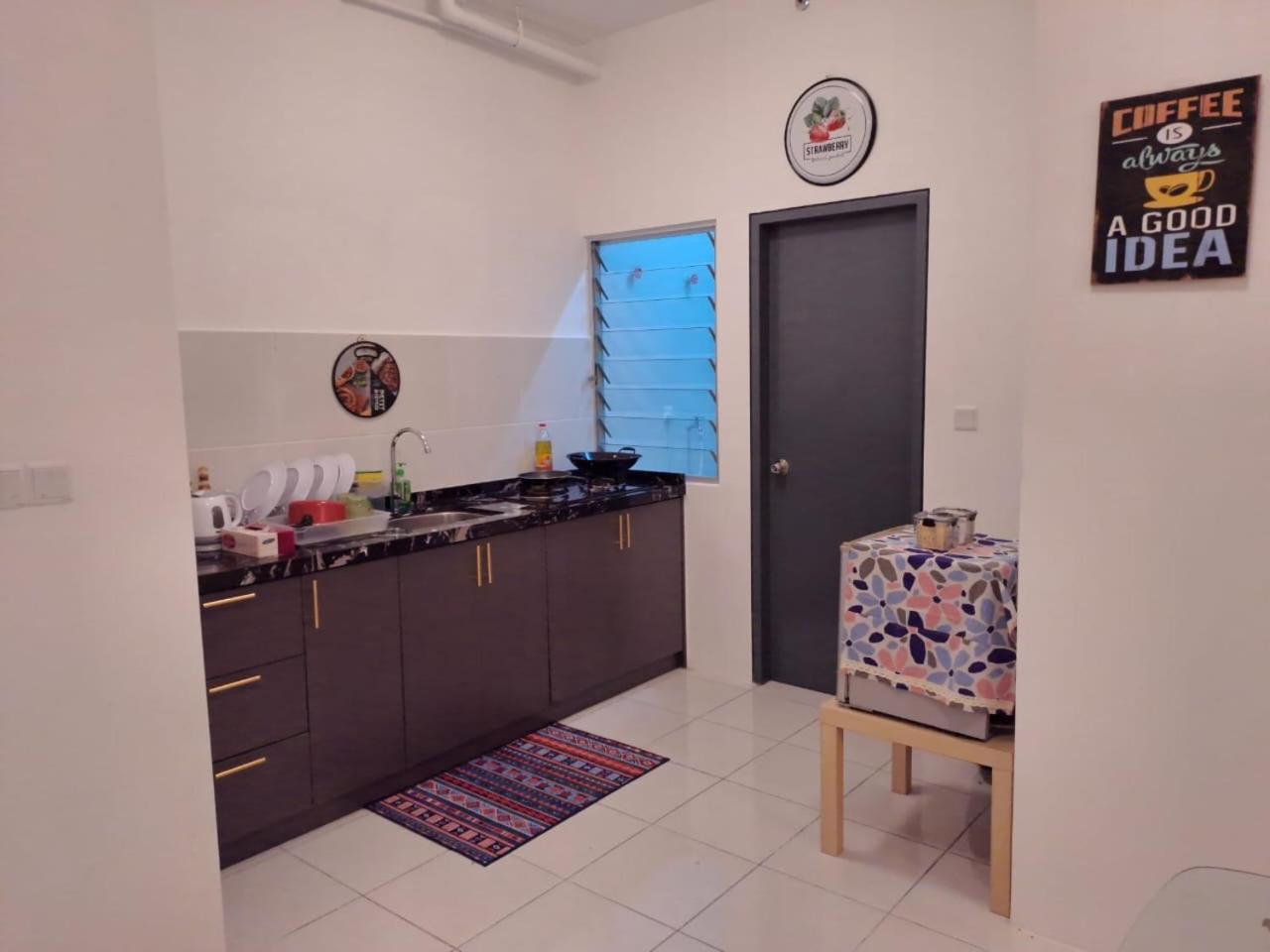 Impiana Homestay Near Putrajaya, Cyberjaya, Musliem Only,Wifi,Netflix Kampung Dengkil Eksteriør billede