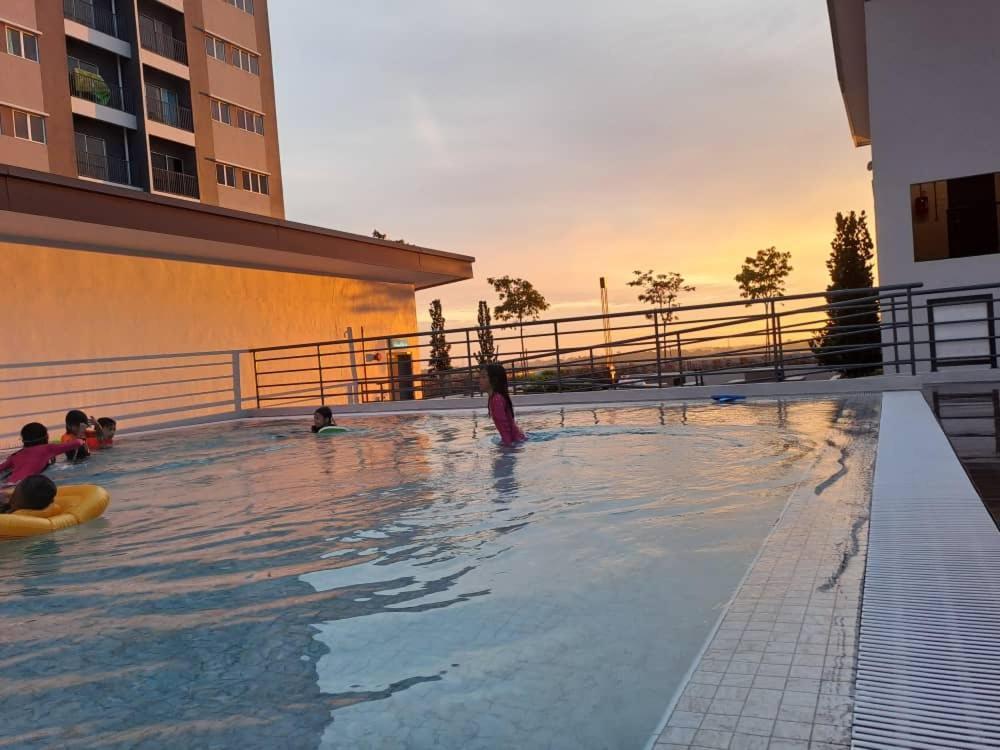 Impiana Homestay Near Putrajaya, Cyberjaya, Musliem Only,Wifi,Netflix Kampung Dengkil Eksteriør billede
