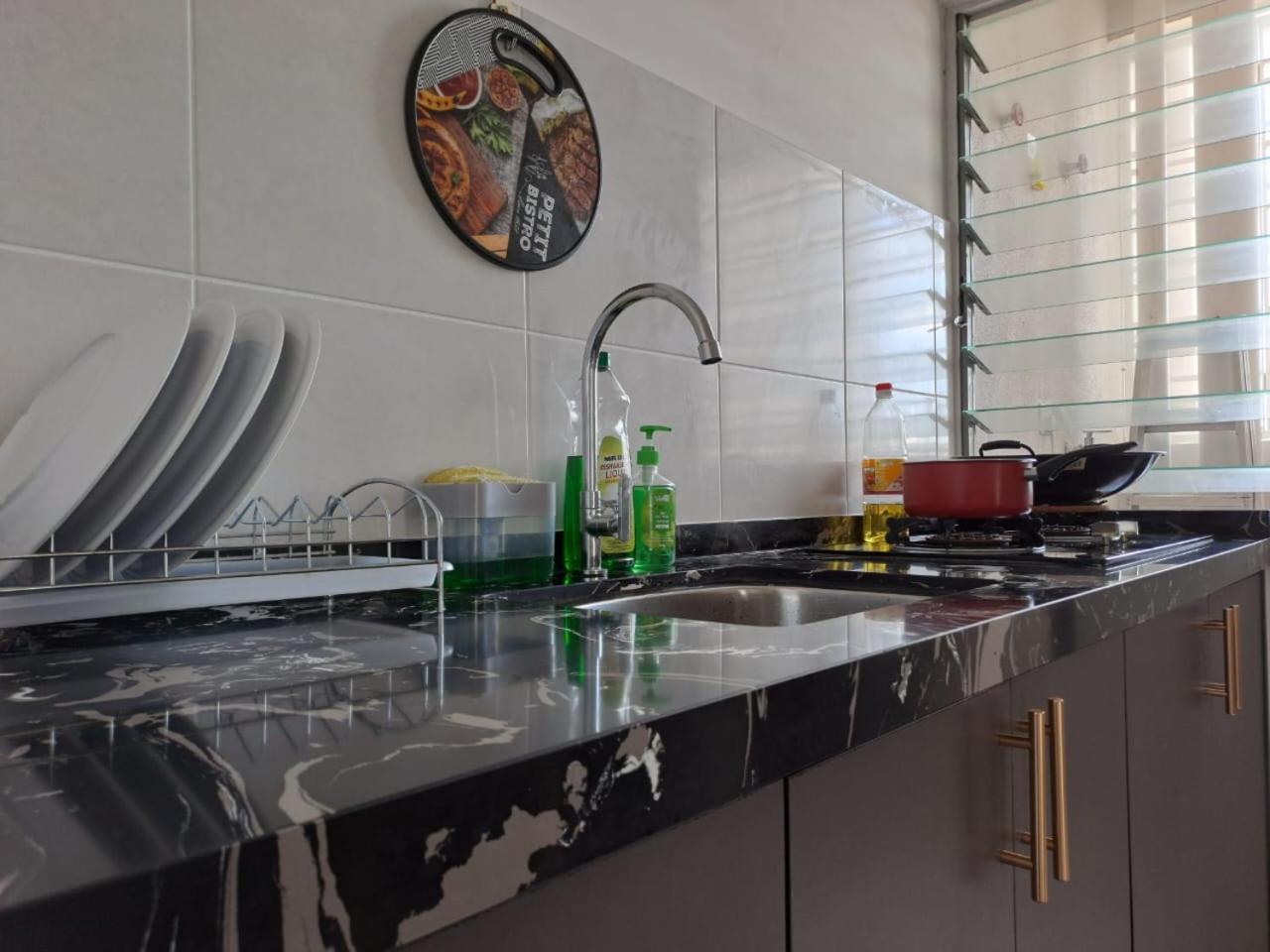 Impiana Homestay Near Putrajaya, Cyberjaya, Musliem Only,Wifi,Netflix Kampung Dengkil Eksteriør billede