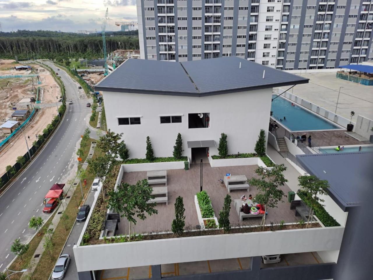 Impiana Homestay Near Putrajaya, Cyberjaya, Musliem Only,Wifi,Netflix Kampung Dengkil Eksteriør billede