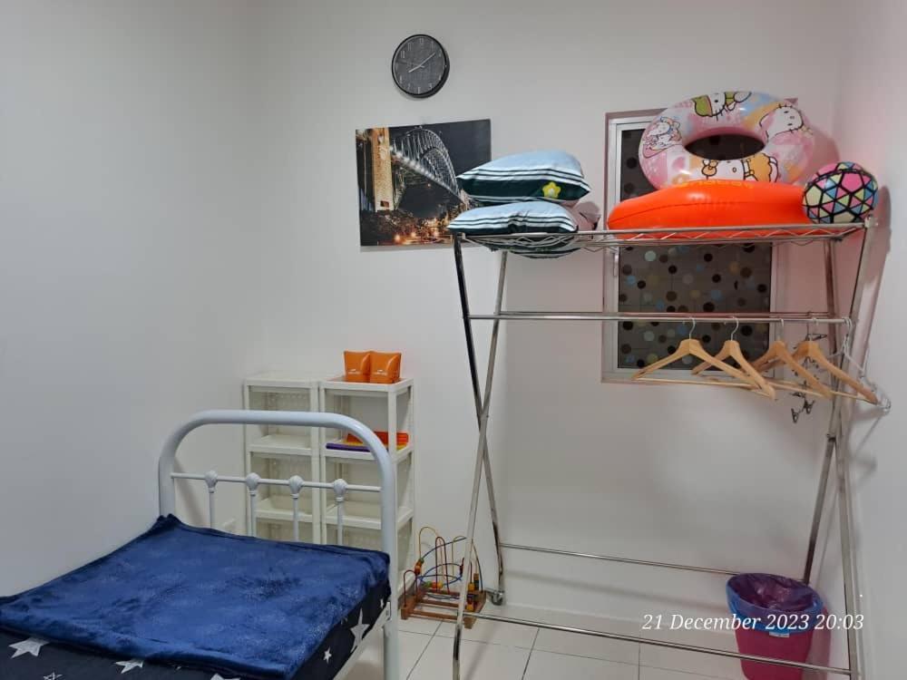 Impiana Homestay Near Putrajaya, Cyberjaya, Musliem Only,Wifi,Netflix Kampung Dengkil Eksteriør billede