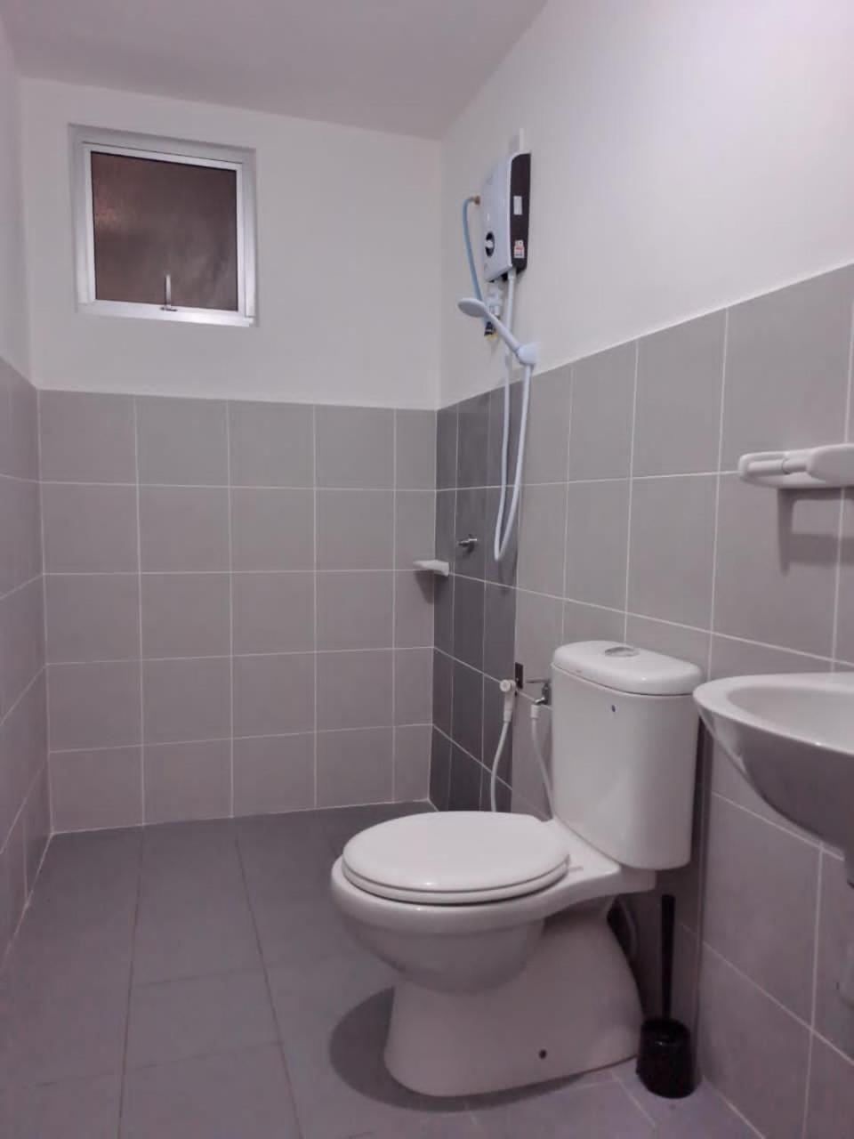 Impiana Homestay Near Putrajaya, Cyberjaya, Musliem Only,Wifi,Netflix Kampung Dengkil Eksteriør billede